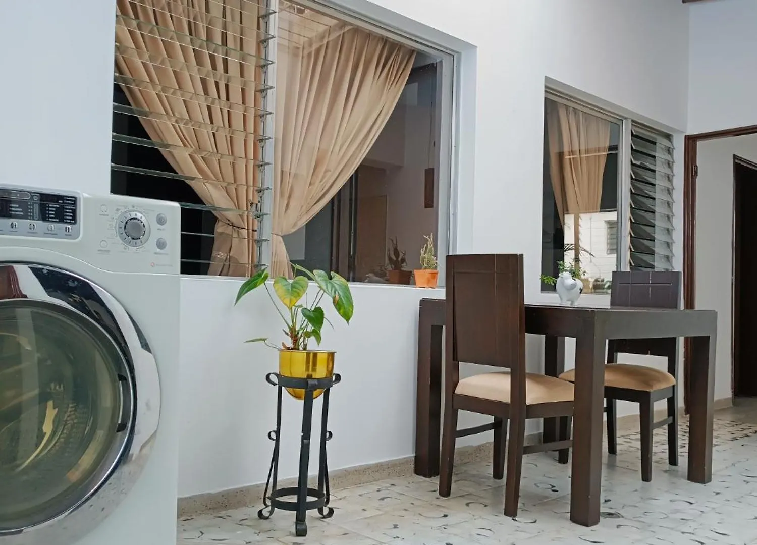 The Flora House - Espacio Seguro, Amplio Y Acogedor Apartment Medellin Homestay
