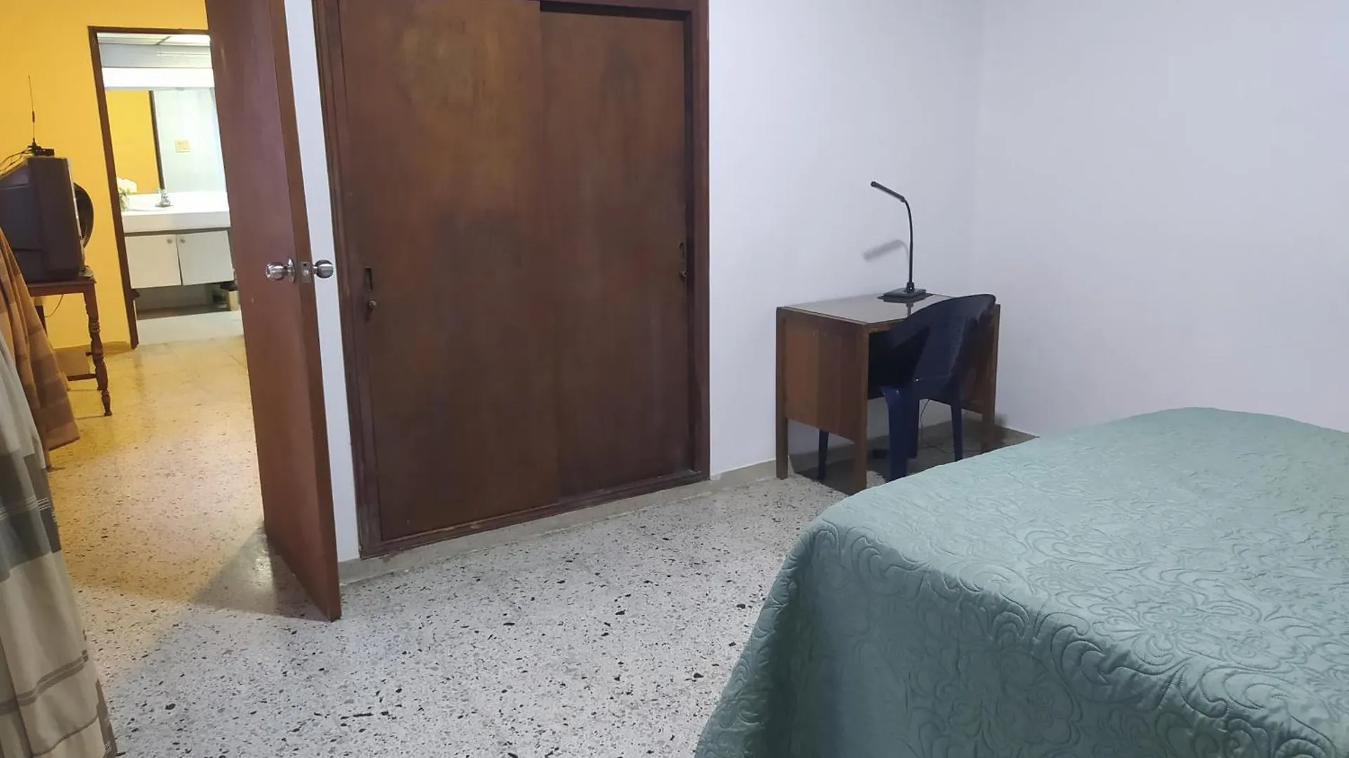 Homestay The Flora House - Espacio Seguro, Amplio Y Acogedor Apartment Medellin
