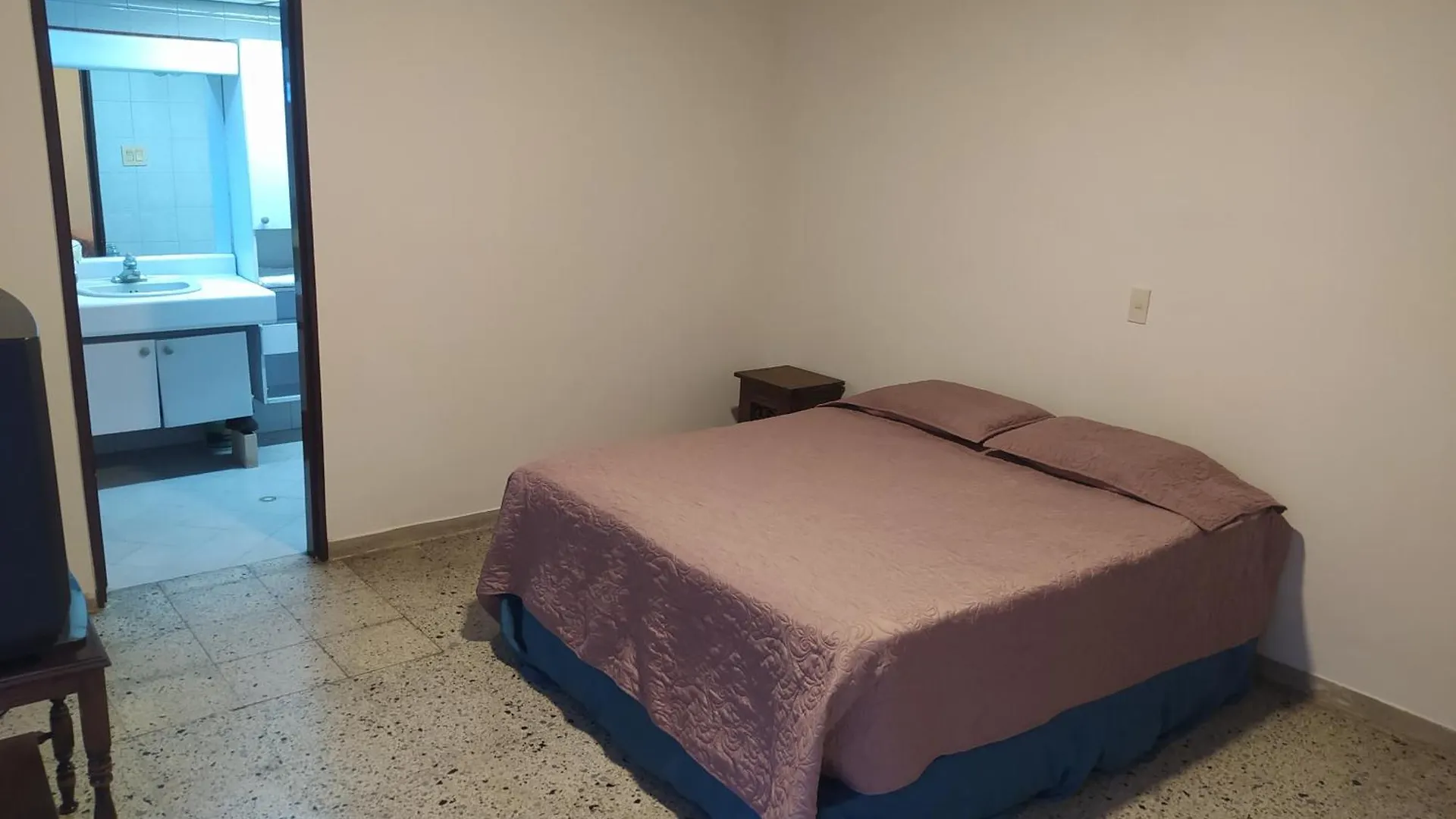 Homestay The Flora House - Espacio Seguro, Amplio Y Acogedor Apartment Medellin